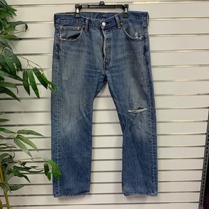 Levi Blue Denim distressed 501 Jeans